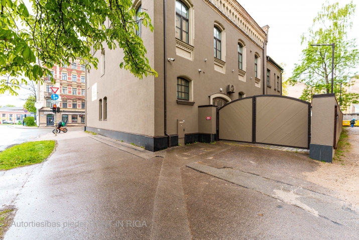 Sludinājumi. Atsevišķa ēka ar privātu teritoriju/ stāvvietām centrā.  Īpašumam ir lielisks potenciāls tikt Cena: 8183 EUR/mēn Foto #4