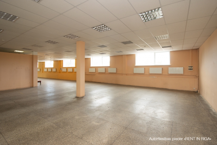 Объявление. T/C \'Liedags\' Slokā, piedāvājam veikala telpas 500 m2 platībā.  Ēkas enkurnomnieks pārtikas veikals Цена: 1551 EUR/мес. Foto #7