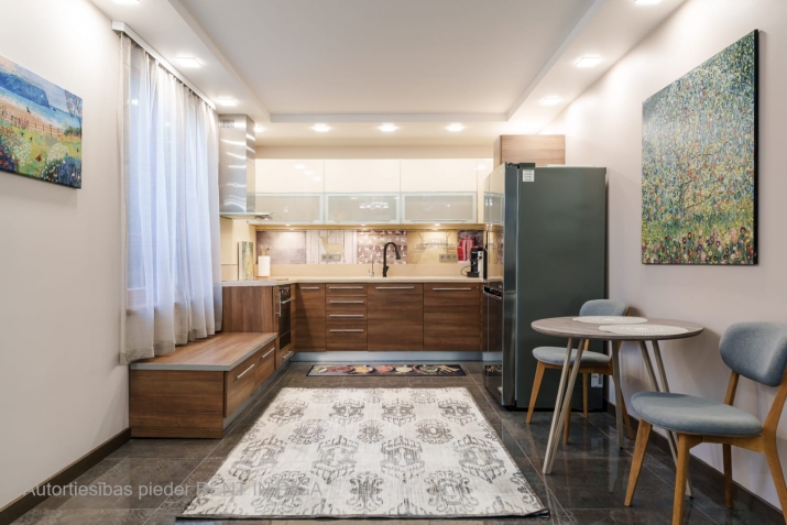 Sludinājumi. Tiek pārdota 3 stāvu māja (dvīnu mājas sekcija), 1 līnijā, Bulduri, Jūrmala. Mājas kopējā platība Cena: 820000 EUR Foto #8