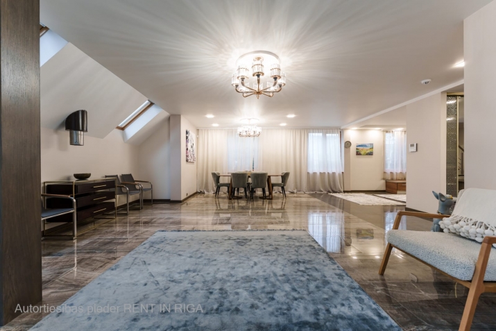 Sludinājumi. Tiek pārdota 3 stāvu māja (dvīnu mājas sekcija), 1 līnijā, Bulduri, Jūrmala. Mājas kopējā platība Cena: 820000 EUR Foto #1