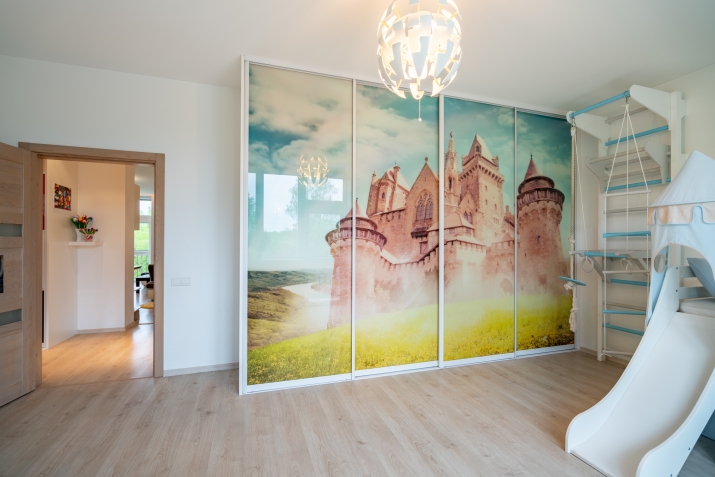 Sludinājumi. Tiek pārdots plašs  4-istabu dzīvoklis ar pārdomātu plānojumu, Juglas mikrorajona zaļākajā daļā, Cena: 221500 EUR Foto #6