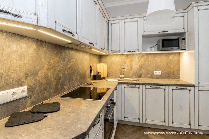 Sludinājumi. Piedāvājam īrēt ekskluzīvus 2-istabu apartamentus Rīgas centrā, jaunā rekonstruētā projektā Cena: 1250 EUR/mēn Foto #8