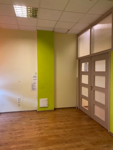 Sludinājumi. Pārdodas tirdzniecības telpas stratēģiski izdevīgā vietā.  + Telpas atrodas centrālā pilsētas vietā Cena: 220000 EUR Foto #7