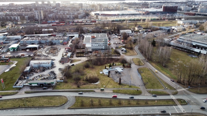 Sludinājumi. Tiek pārdota 7 stāvu administratīvā ēka ar kopējo platību 3273 m2. Zeme 3485 m2. Daļā no ēkas Cena: 1.3e+06 EUR Foto #3