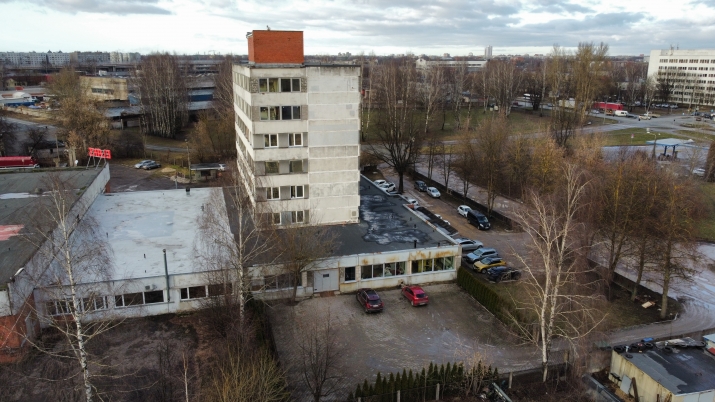 Sludinājumi. Tiek pārdota 7 stāvu administratīvā ēka ar kopējo platību 3273 m2. Zeme 3485 m2. Daļā no ēkas Cena: 1.3e+06 EUR Foto #7