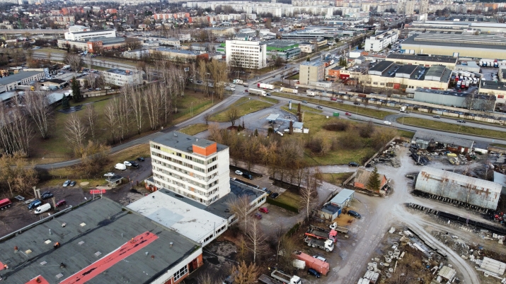 Sludinājumi. Tiek pārdota 7 stāvu administratīvā ēka ar kopējo platību 3273 m2. Zeme 3485 m2. Daļā no ēkas Cena: 1.3e+06 EUR Foto #8