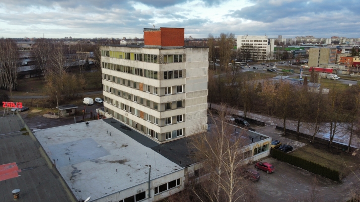 Sludinājumi. Tiek pārdota 7 stāvu administratīvā ēka ar kopējo platību 3273 m2. Zeme 3485 m2. Daļā no ēkas Cena: 1.3e+06 EUR Foto #9