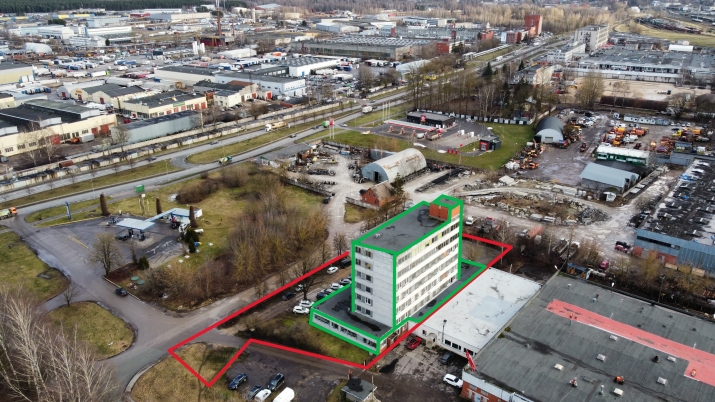 Sludinājumi. Tiek pārdota 7 stāvu administratīvā ēka ar kopējo platību 3273 m2. Zeme 3485 m2. Daļā no ēkas Cena: 1.3e+06 EUR Foto #1