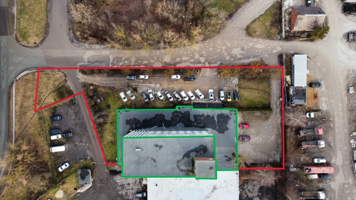 Sludinājumi. Tiek pārdota 7 stāvu administratīvā ēka ar kopējo platību 3273 m2. Zeme 3485 m2. Daļā no ēkas Cena: 1.3e+06 EUR Foto #2