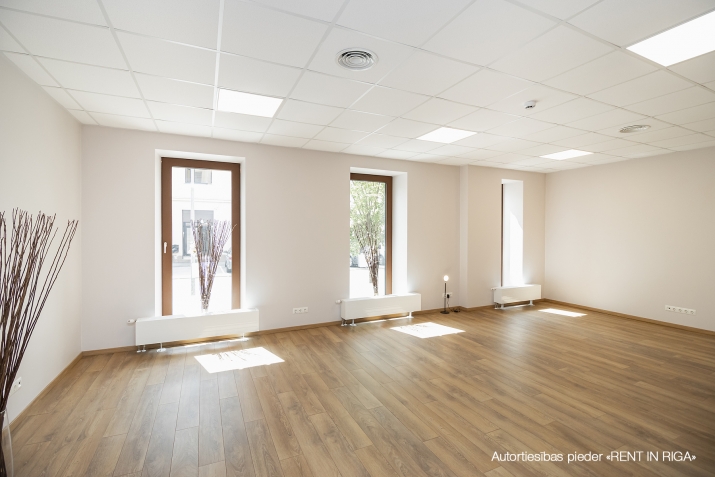 Sludinājumi. Ofisa telpas  Rīgas centrā, jaunā rekonstruētā projektā Pernavas iela. Telpas ir aprīkoti Cena: 1137 EUR/mēn Foto #1