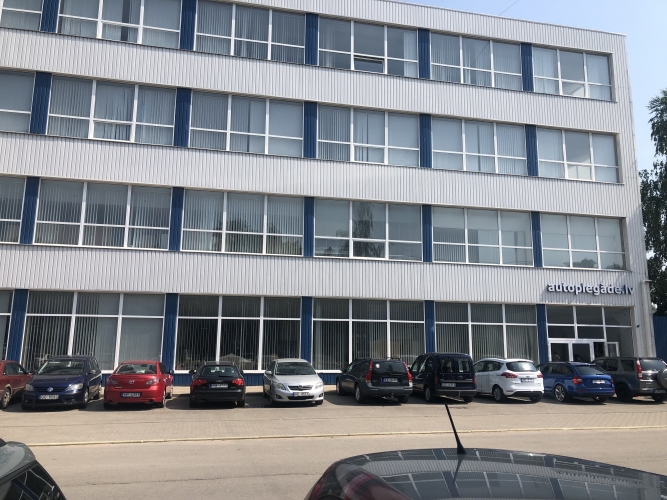 Sludinājumi. Piedāvājumā telpas Ķengaragā.  + 1. stāvs. + Lieli skatlogi. + Nomniekam iespēja izbūvēt savu ieeju Cena: 4320 EUR/mēn Foto #2