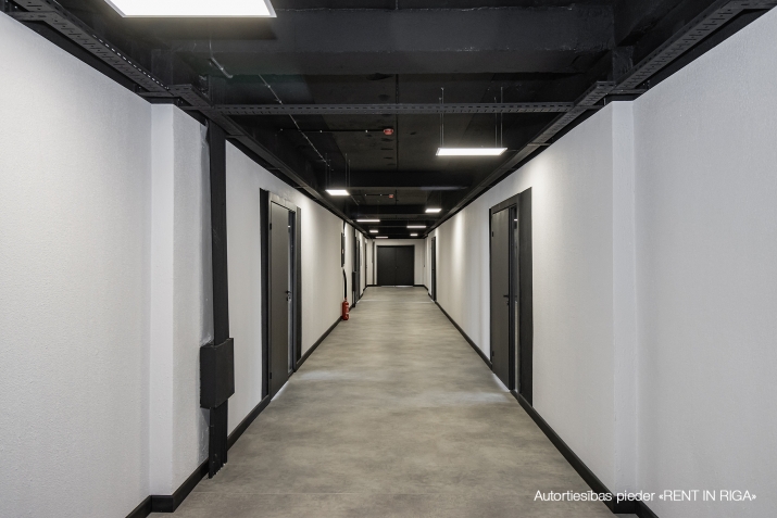 Объявление. Birojs Pļavniekos.  Lifts. WC koplietošanas koridorī. Pilsētas apkure. Autostāvvieta. Цена: 247 EUR/мес. Foto #3