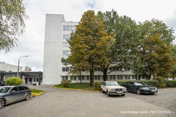 Объявление. Birojs Pļavniekos.  Lifts. WC koplietošanas koridorī. Pilsētas apkure. Autostāvvieta. Цена: 247 EUR/мес. Foto #7