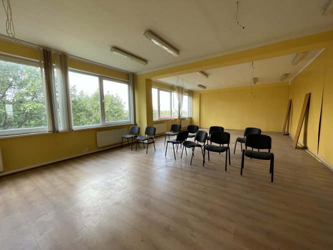 Sludinājumi. Birojs Pļavniekos.  Lifts. WC koplietošanas koridorī. Pilsētas apkure. Autostāvvieta. Cena: 288 EUR/mēn Foto #1