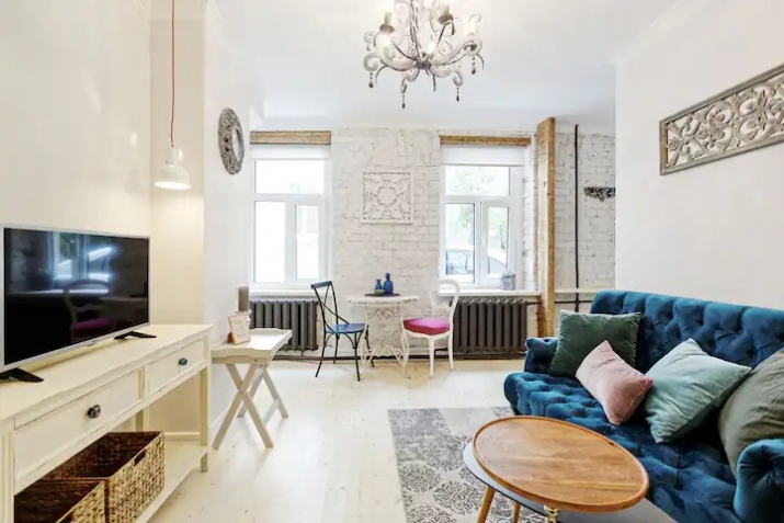 Sludinājumi. Zaļās ielas rezidence atrodas Rīgas klusajā centrā (bezmaksas autostāvvieta pagalmā), tikai 15 min. Cena: 550 EUR/mēn Foto #1