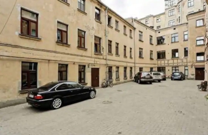 Sludinājumi. Zaļās ielas rezidence atrodas Rīgas klusajā centrā (bezmaksas autostāvvieta pagalmā), tikai 15 min. Cena: 550 EUR/mēn Foto #7