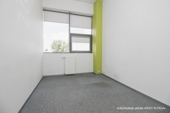 Sludinājumi. Gaišas un plašas biroja telpas.  Plānojums - 2 lielākās darba telpas (67 un 69 m2), 3 mazākas (12 - Cena: 1883 EUR/mēn Foto #7