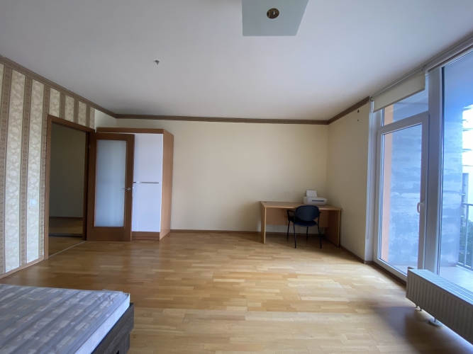 Объявление. Four-room apartment in Jaunā Teika.  Layout: a living room (relatively small) combined with the Цена: 850 EUR/мес. Foto #3