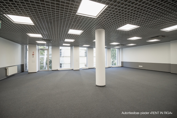 Sludinājumi. Birojs ar pilnu apdari, kura plānojums pielāgojams nomnieka vajadzībām, slēdzot nomas līgumu ne Cena: 1418 EUR/mēn Foto #1