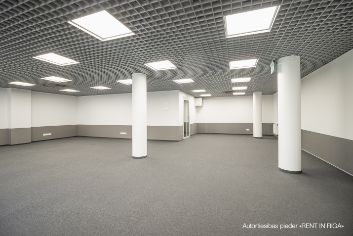 Sludinājumi. Birojs ar pilnu apdari, kura plānojums pielāgojams nomnieka vajadzībām, slēdzot nomas līgumu ne Cena: 1418 EUR/mēn Foto #2