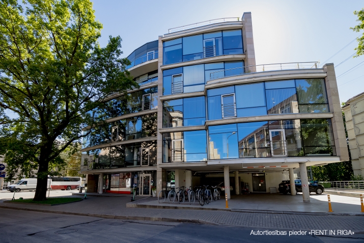 Sludinājumi. Birojs ar pilnu apdari, kura plānojums pielāgojams nomnieka vajadzībām, slēdzot nomas līgumu ne Cena: 1418 EUR/mēn Foto #5