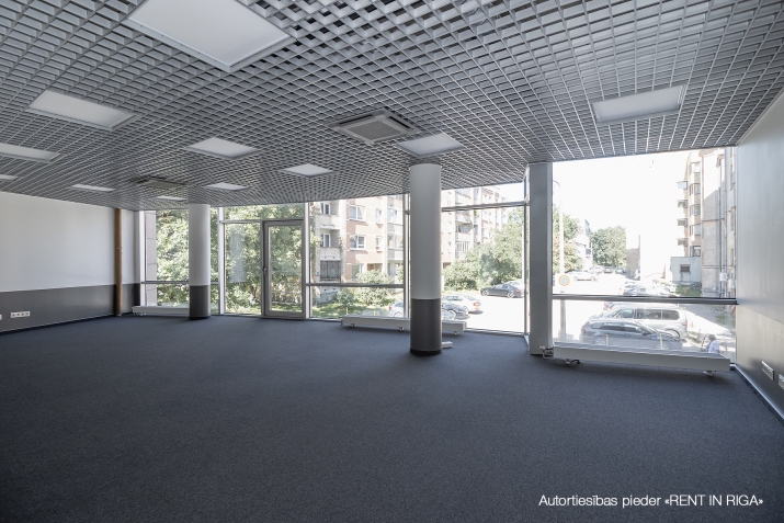 Sludinājumi. Birojs ar pilnu apdari, kura plānojums pielāgojams nomnieka vajadzībām, slēdzot nomas līgumu ne Cena: 1089 EUR/mēn Foto #1