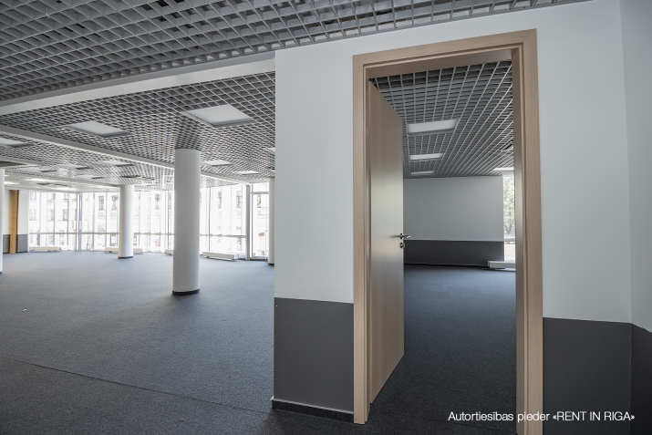 Объявление. Nomai tiek piedāvāts 197.6 m2 atvērta plānojuma birojs (t.sk. 42.5 m2 koplietošanas telpas) ar Цена: 1680 EUR/мес. Foto #5