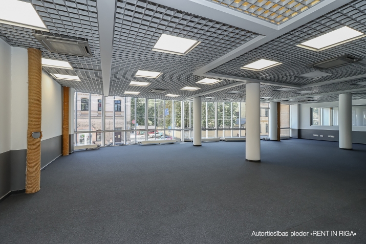 Объявление. Nomai tiek piedāvāts 197.6 m2 atvērta plānojuma birojs (t.sk. 42.5 m2 koplietošanas telpas) ar Цена: 1680 EUR/мес. Foto #1