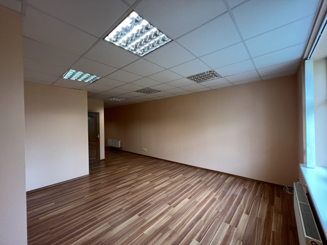 Sludinājumi. Piedāvājumā biroja telpas Brasā, Starta iela 1.  + Kopējā platība 34.1 m2; + 2. stāvs; + Ap ēku Cena: 136 EUR/mēn Foto #3