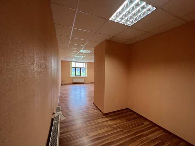 Sludinājumi. Piedāvājumā biroja telpas Brasā, Starta iela 1.  + Kopējā platība 34.1 m2; + 2. stāvs; + Ap ēku Cena: 136 EUR/mēn Foto #4