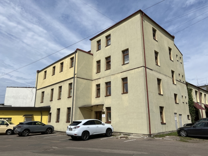 Sludinājumi. Piedāvājumā biroja telpas Brasā, Starta iela 1.  + Kopējā platība 32.4 m2;  + 2. stāvs; + Ap ēku Cena: 130 EUR/mēn Foto #1