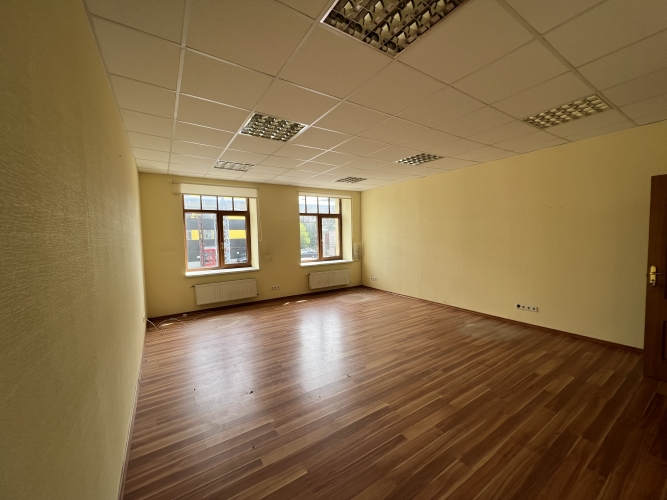 Sludinājumi. Piedāvājumā biroja telpas Brasā, Starta iela 1.  + Kopējā platība 32.4 m2;  + 2. stāvs; + Ap ēku Cena: 130 EUR/mēn Foto #2