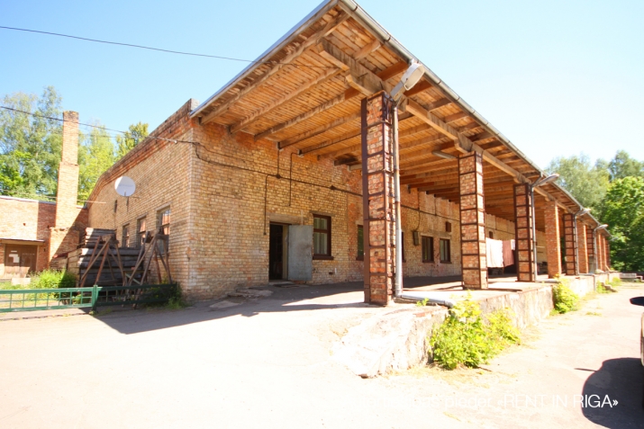 Объявление. Sausas, neapkurināmas noliktavas ar rampām.  Iežogota, asfaltēta teritorija, kopējā platība 3400 Цена: 6800 EUR/мес. Foto #4