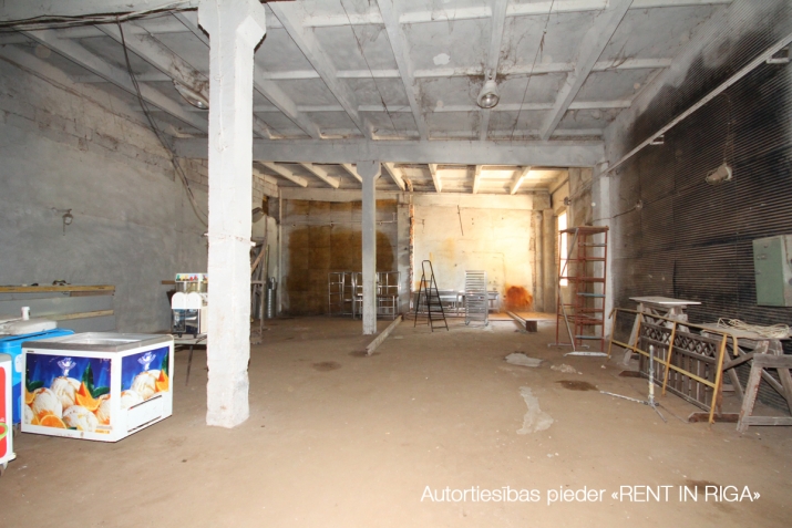 Объявление. Sausas, neapkurināmas noliktavas ar rampām.  Iežogota, asfaltēta teritorija, kopējā platība 3400 Цена: 6800 EUR/мес. Foto #6