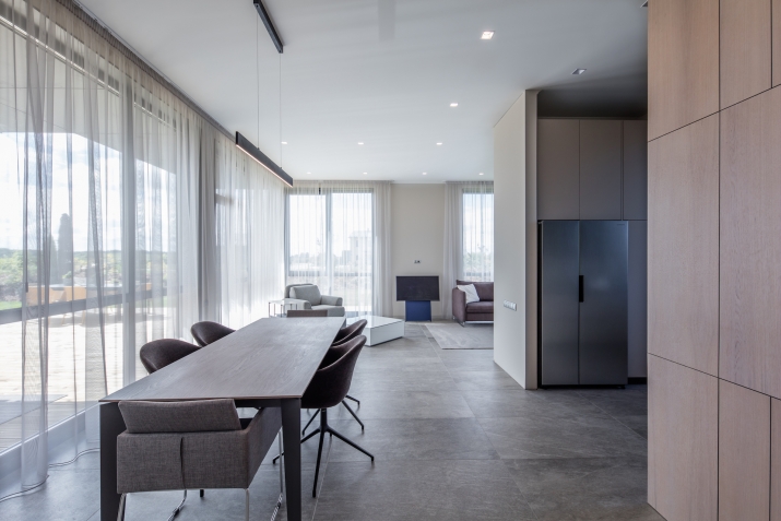 Sludinājumi. Tiek izīrēta moderna, aprīkota privātmāja Piņķos, kluba tipa ciematā Saliena. Ciemats ar vairākiem Cena: 3600 EUR/mēn Foto #7