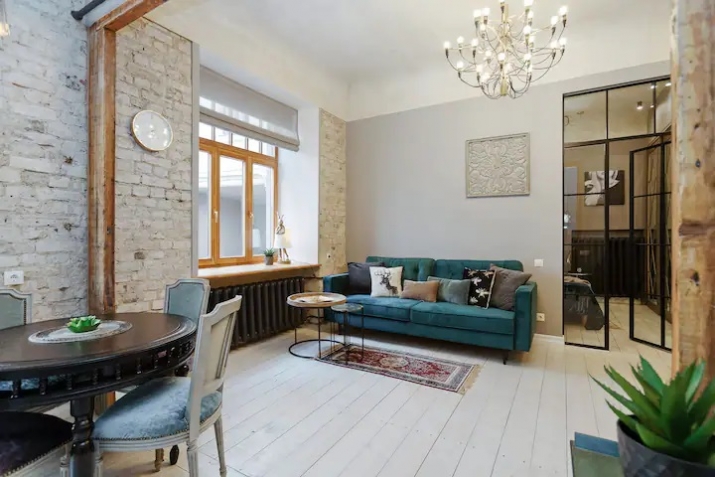 Объявление. Квартира находится в центре Риги, всего в 15 мин. пешком до Старого города Риги. Место находится Цена: 700 EUR/мес. Foto #2