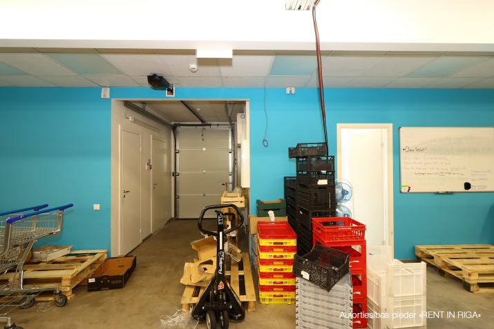 Sludinājumi. Iznomā telpas tirdzniecības centrā Mežciemā.   Telpas atrodas Hipokrāta ielā 26, ēkas 1. stāvā.   Cena: 2916 EUR/mēn Foto #6