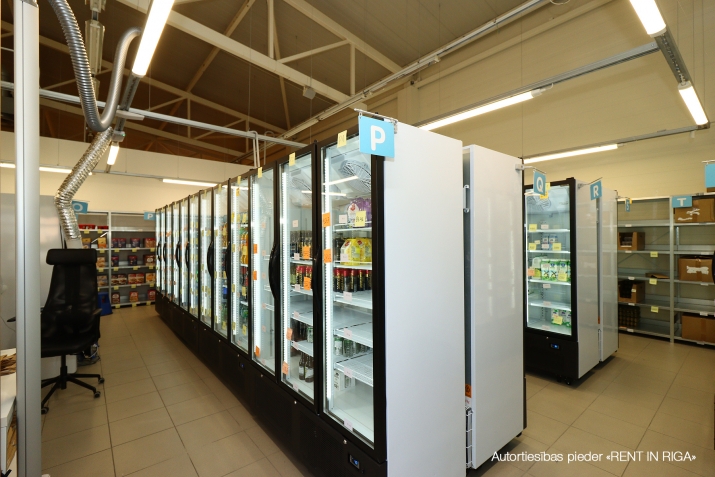 Sludinājumi. Iznomā telpas tirdzniecības centrā Mežciemā.   Telpas atrodas Hipokrāta ielā 26, ēkas 1. stāvā.   Cena: 2916 EUR/mēn Foto #5