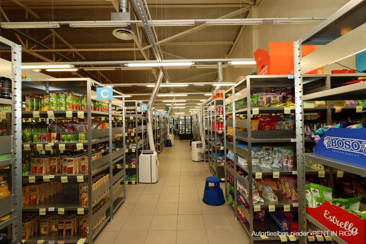 Sludinājumi. Iznomā telpas tirdzniecības centrā Mežciemā.   Telpas atrodas Hipokrāta ielā 26, ēkas 1. stāvā.   Cena: 4920 EUR/mēn Foto #3