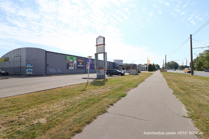 Sludinājumi. Iznomā telpas tirdzniecības centrā Mežciemā.   Telpas atrodas Hipokrāta ielā 26, ēkas 1. stāvā.   Cena: 4920 EUR/mēn Foto #9