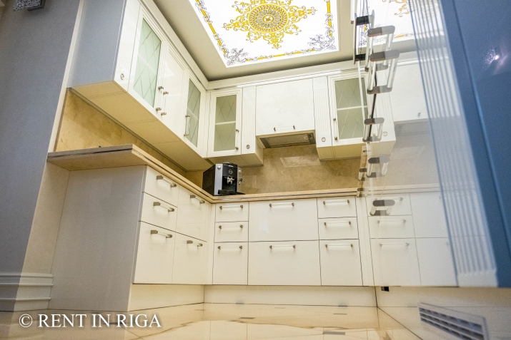 Sludinājumi. Izīrē 2-istabu dzīvokli elitārajā kompleksā Aleksandra Apartment.  Dzīvoklis sastāv no koridora, Cena: 1800 EUR/mēn Foto #8