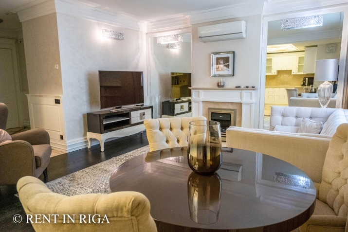 Sludinājumi. Izīrē 2-istabu dzīvokli elitārajā kompleksā Aleksandra Apartment.  Dzīvoklis sastāv no koridora, Cena: 1800 EUR/mēn Foto #3