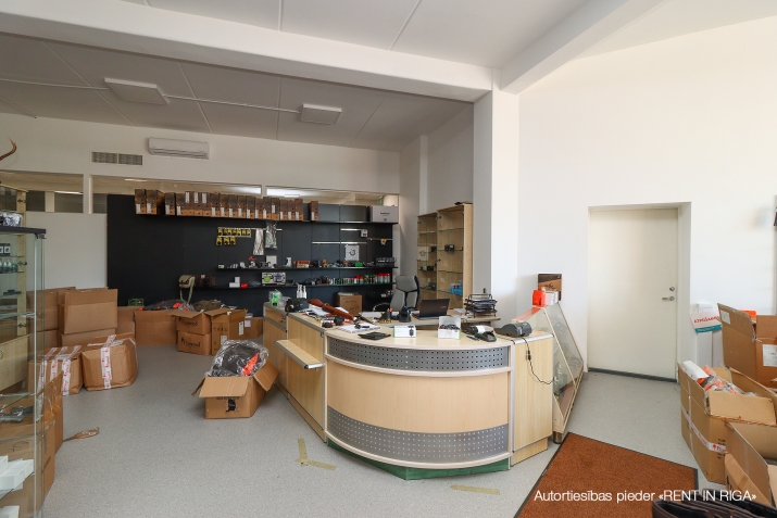 Sludinājumi. Izīrē telpas birojam vai veikalam renovētā ēkā Juglā, Brīvības gatvē 403.  Ļoti laba ēkas Cena: 850 EUR/mēn Foto #2