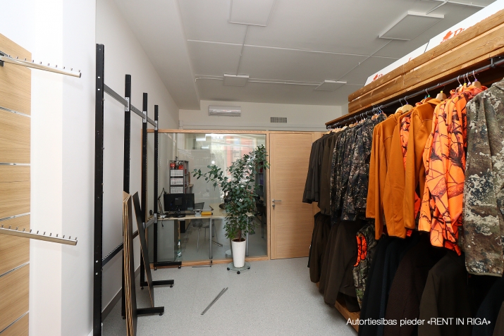 Sludinājumi. Izīrē telpas birojam vai veikalam renovētā ēkā Juglā, Brīvības gatvē 403.  Ļoti laba ēkas Cena: 850 EUR/mēn Foto #9