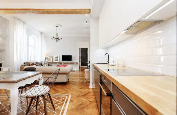 Sludinājumi. Līdz pavasarim (maijam) īrei tiek piedāvāts ļoti skaists dzīvoklis Vecrīgā. Dzīvoklis atrodas Cena: 750 EUR/mēn Foto #3