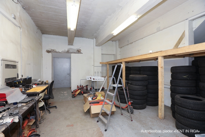 Объявление. Telpas veikalam, noliktavai vai citai nodarbei.  Platības sastāv no tirdzniecības zāles, Цена: 875 EUR/мес. Foto #5
