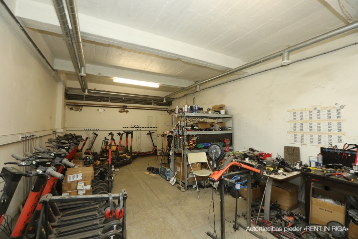 Объявление. Telpas veikalam, noliktavai vai citai nodarbei.  Platības sastāv no tirdzniecības zāles, Цена: 875 EUR/мес. Foto #8