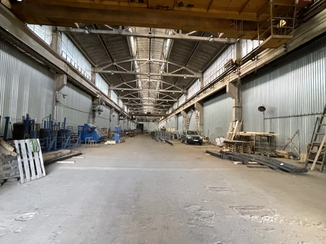 Объявление. Склад/производственное помещение без отопление. Отлично подходит под металлообработку.  Кран-балка Цена: 4147 EUR/мес. Foto #2