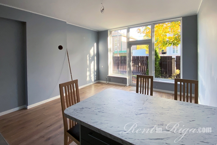 Sludinājumi. Pārdošanā rindu mājas vidus sekcija  dzīvoklis privātmāju rajonā Teikā, klusā ielā starp aktīvajām Cena: 240000 EUR Foto #2