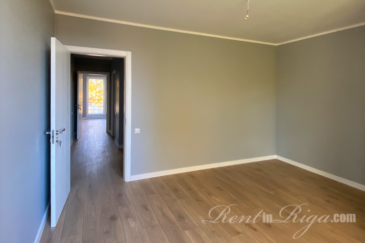 Sludinājumi. Jauna cena! Dzīvoklis, kā rindu mājas vidus sekcija privātmāju rajonā Teikā, klusā ielā starp Cena: 240000 EUR Foto #7